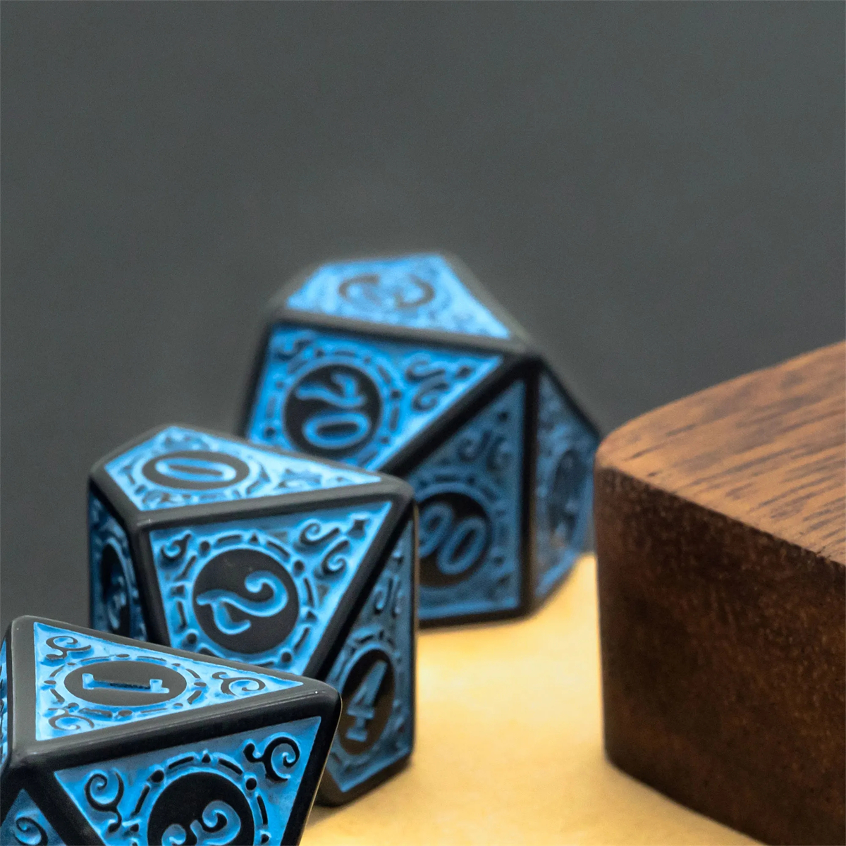 Set di dadi DND in plastica di - Retro Gaming Font Free recensione e prezzo